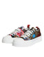 Bunte Patchwork-Sneaker mit floralem Muster, weißer Plateausohle und roten Akzenten. Modischer Low-Top-Stil für ein bequemes OOTD. Exklusive Handwerkskunst der Dolce & Gabbana Multicolor Patchwork Low Top Sneakers Shoes. Dolce & Gabbana