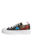 Bunter Low-Top-Sneaker mit Patchwork-Design, weißer Plateausohle und Schnürsenkeln. Luxuriöses Muster mit roten und goldenen Elementen auf dunklem Hintergrund. Dolce & Gabbana Multicolor Patchwork Low Top Sneakers Shoes von Dolce & Gabbana.